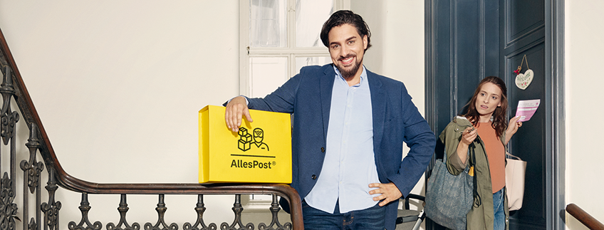 Stiegenhaus Jean Luc mit Paket - Alles Post, verzweifelte Nachbarin mit Verständigung von Drittanbieter.